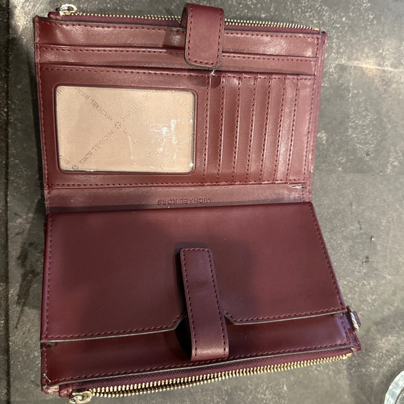 Micheal Kors OXBLOOD WRISTLET - Picture 2 of 6